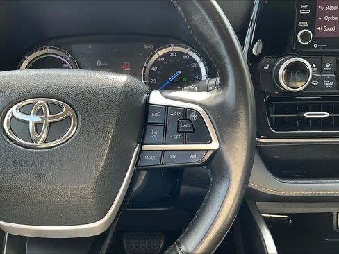 Used 2022 Toyota Highlander Bronze Edition AWD/4WD image 25