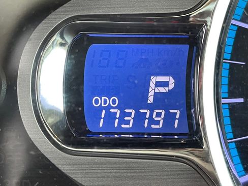 Used 2011 Toyota Sienna XLE image 17