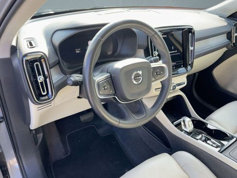 Certified 2024 Volvo XC40 B5 Plus image 4