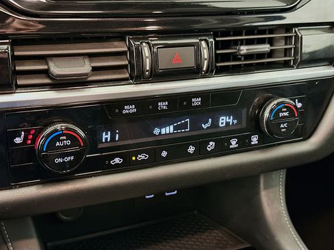 Used 2023 Nissan Pathfinder SV image 23