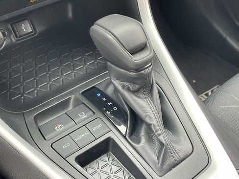 Used 2021 Toyota RAV4 XLE image 5