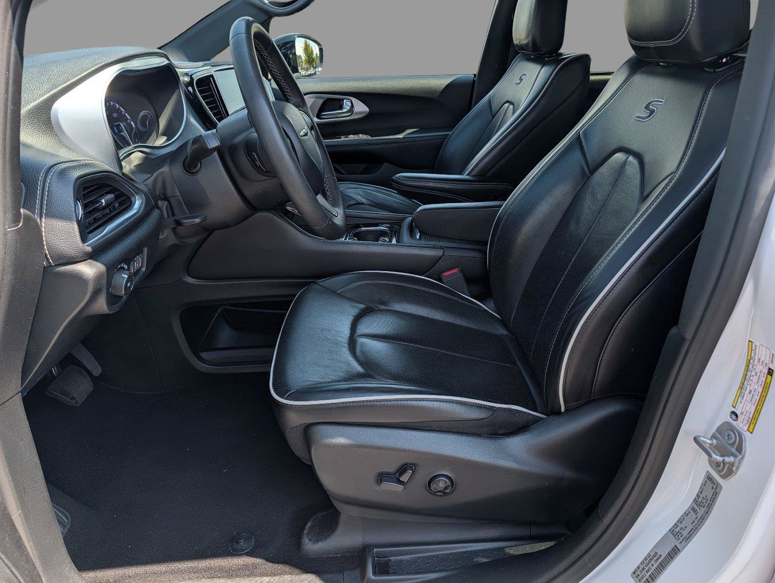 Used 2025 Chrysler Pacifica Limited FWD image 10