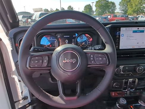 Used 2026 Jeep Wrangler Unlimited Rubicon AWD/4WD image 27