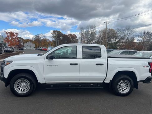 Used 2025 Chevrolet Colorado W/T image 2