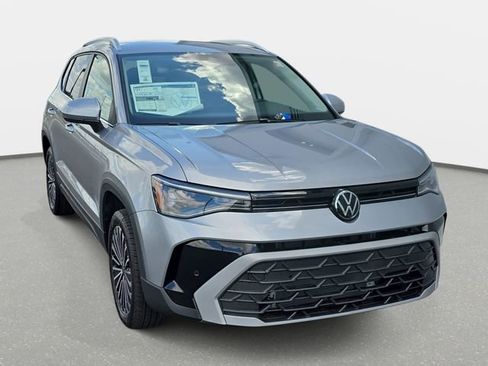New 2026 Volkswagen Taos SE FWD image 3