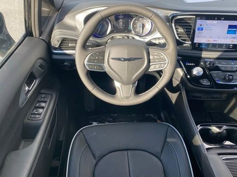 New 2026 Chrysler Pacifica Limited w/ Uconnect Theater Family Group image 40