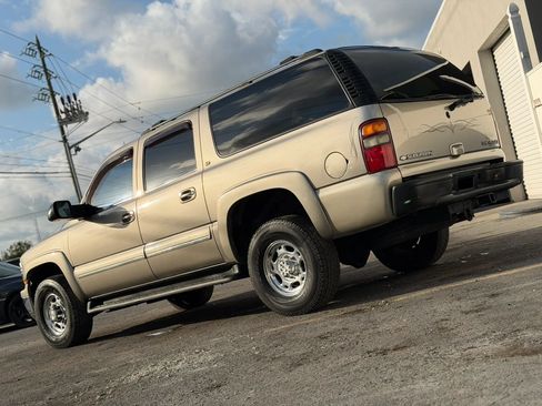 Used 2003 Chevrolet Suburban 2500 LT w/ LT Preferred Equipment Group AWD/4WD image 3