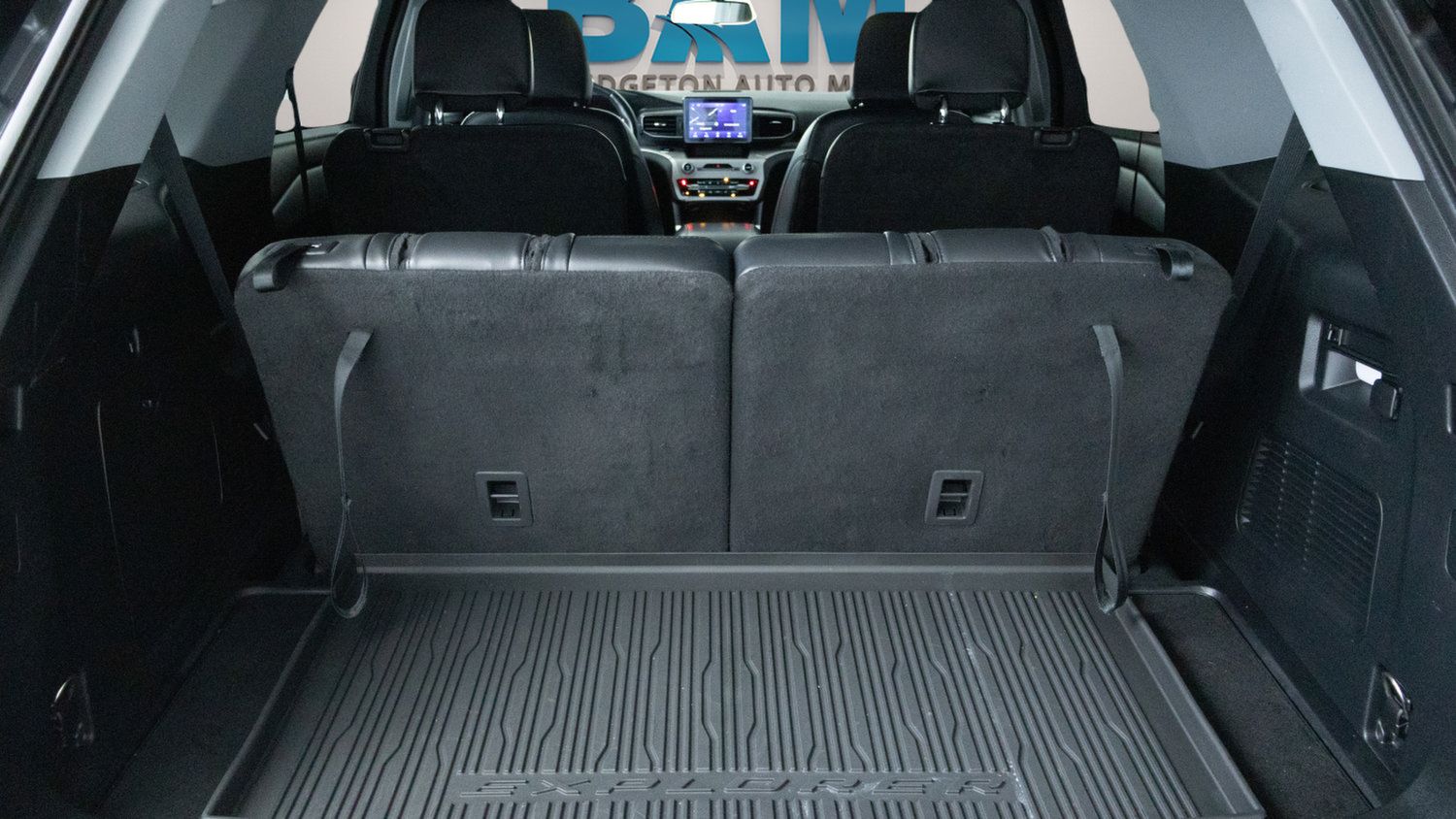 Used 2023 Ford Explorer XLT w/ Equipment Group 202A AWD/4WD image 29