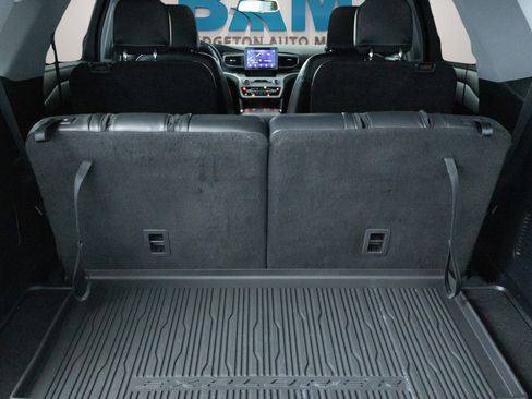 Used 2023 Ford Explorer XLT w/ Equipment Group 202A AWD/4WD image 29