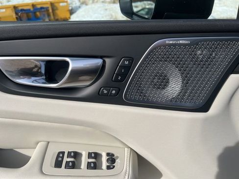 New 2026 Volvo XC60 B5 Ultra w/ Climate Package image 24