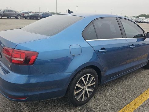 Used 2017 Volkswagen Jetta SE FWD image 4