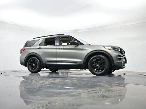Used 2020 Ford Explorer XLT w/ Equipment Group 202A RWD image 35