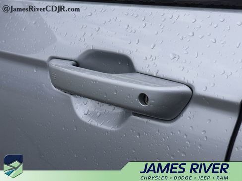 Used 2024 Jeep Grand Cherokee L Laredo AWD/4WD image 21