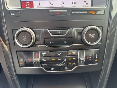 Used 2019 Ford Explorer XLT w/ Equipment Group 202A FWD image 16