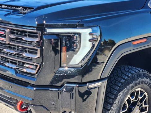 Used 2025 GMC Sierra 2500 AT4X image 7