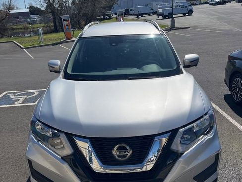 Used 2019 Nissan Rogue SV w/ Premium Package image 2