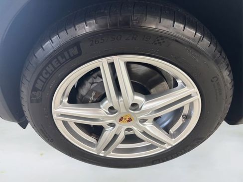 Used 2016 Porsche Cayenne image 19