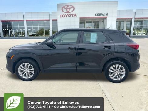 Used 2023 Chevrolet TrailBlazer LS FWD image 2