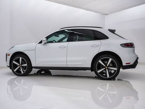 Certified 2026 Porsche Macan AWD/4WD image 2