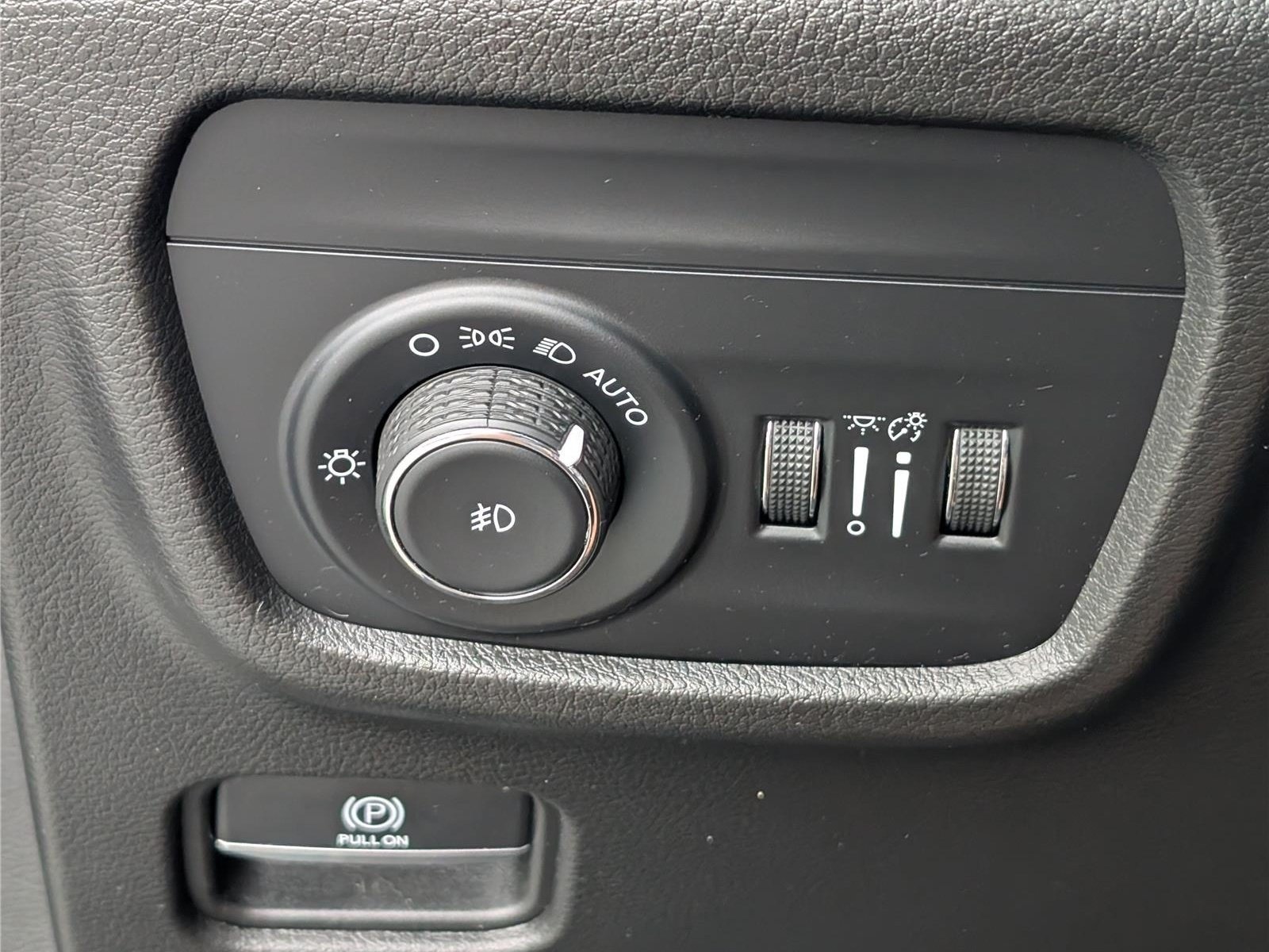 Used 2022 Jeep Grand Cherokee L Limited w/ Luxury Tech Group II AWD/4WD image 25
