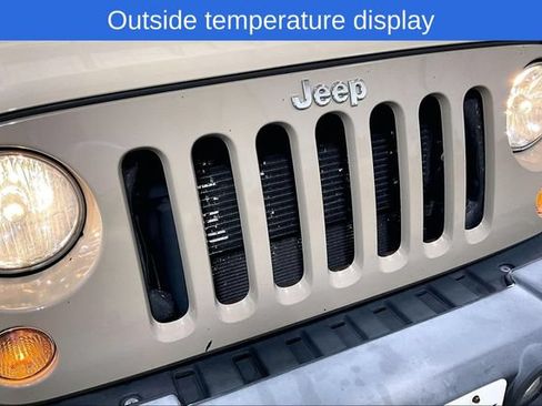 Used 2016 Jeep Wrangler Unlimited Rubicon AWD/4WD image 28