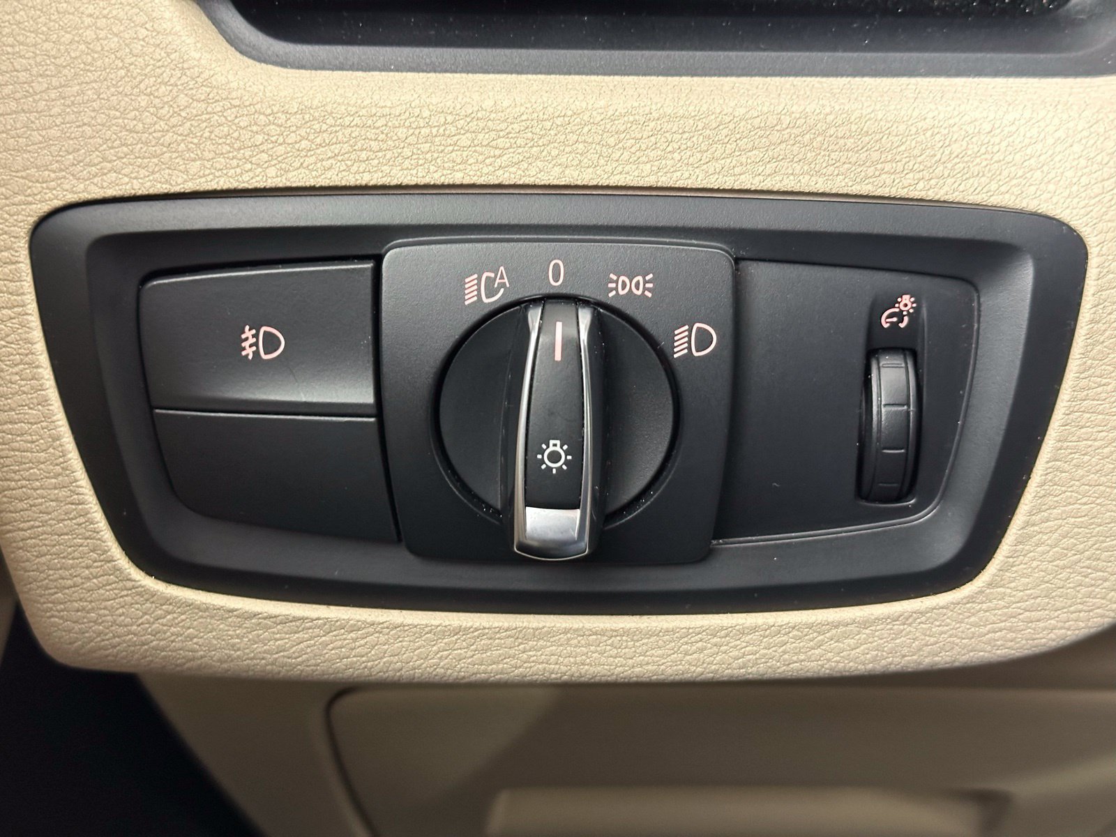 Used 2018 BMW X1 xDrive28i AWD/4WD image 16