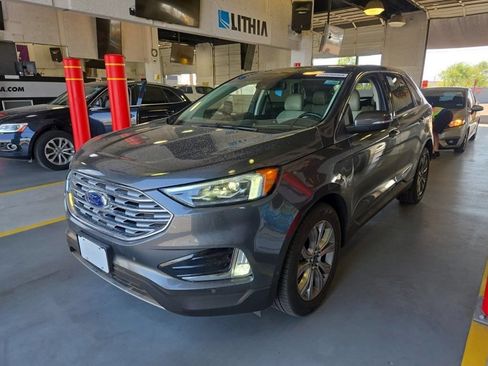 Used 2019 Ford Edge Titanium w/ Equipment Group 301A AWD/4WD image 6