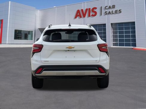 Used 2025 Chevrolet Trax LT w/ LT Convenience Package FWD image 7