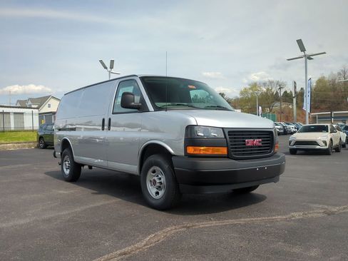 New 2026 GMC Savana 2500 RWD image 3