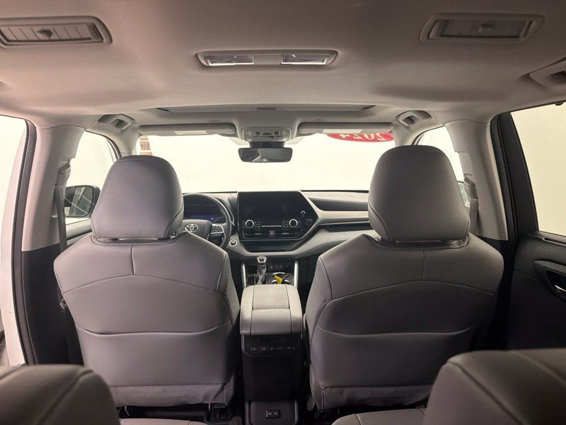 Used 2024 Toyota Highlander XLE AWD/4WD image 20