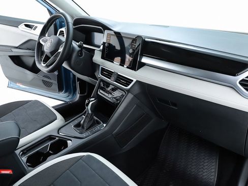 New 2026 Volkswagen Taos SE FWD image 31