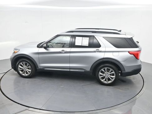 Used 2023 Ford Explorer XLT w/ Equipment Group 202A AWD/4WD image 26
