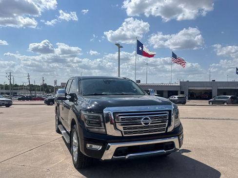 Used 2020 Nissan Titan SL w/ Moonroof Package RWD image 3