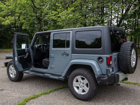 Used 2015 Jeep Wrangler Unlimited Sahara w/ Dual Top Group image 7