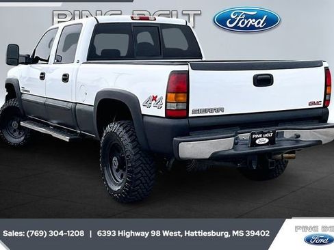 Used 2005 GMC Sierra 2500 SLT w/ Heavy-Duty Power Package image 2