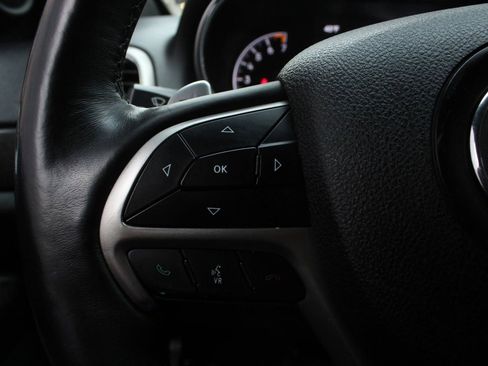 Used 2017 Jeep Grand Cherokee Altitude image 29