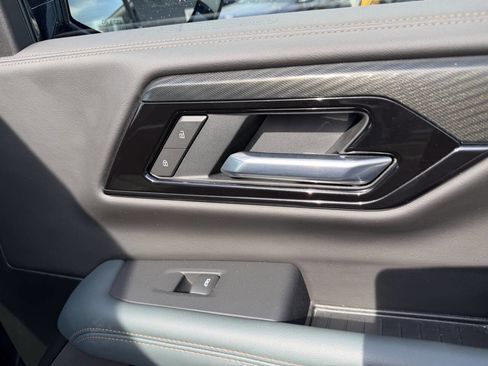 Used 2025 GMC Yukon XL AT4 w/ AT4 Premium Plus Package AWD/4WD image 63