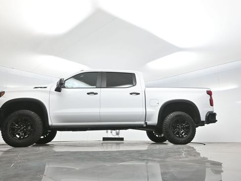 Used 2025 Chevrolet Silverado 1500 ZR2 AWD/4WD image 7