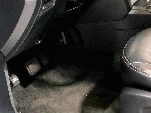 Used 2018 Ford Explorer Limited w/ Equipment Group 301A FWD image 22