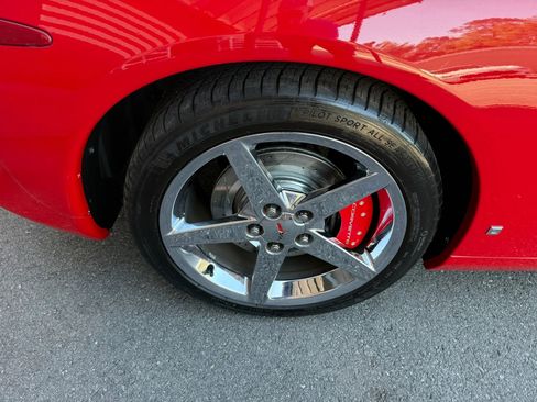 Used 2006 Chevrolet Corvette Coupe w/ Preferred Equipment Group RWD image 33