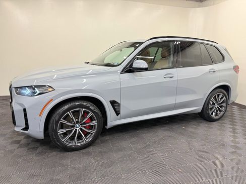 Used 2024 BMW X5 xDrive40i w/ M Sport Package image 3
