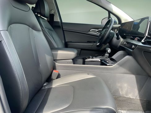 Used 2025 Kia Sportage EX w/ Premium Package FWD image 13