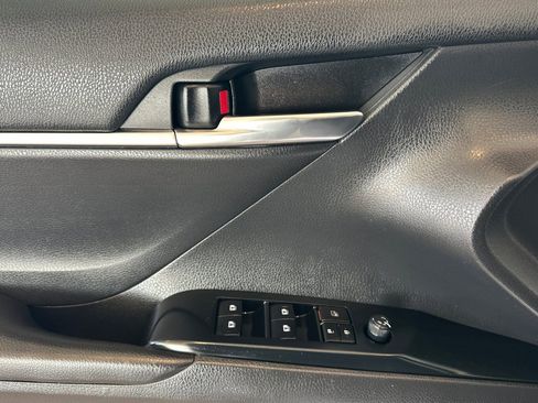 Certified 2019 Toyota Camry LE image 11