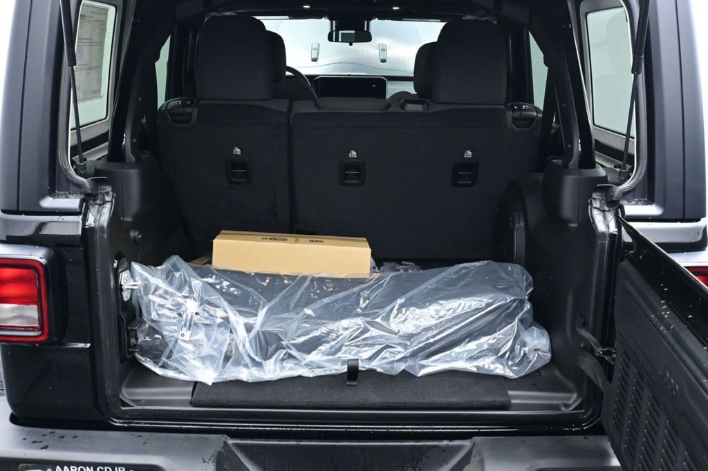 Used 2024 Jeep Wrangler Unlimited Sport AWD/4WD image 37