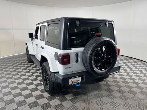 Used 2023 Jeep Wrangler Unlimited Sahara w/ Cold Weather Group AWD/4WD image 5