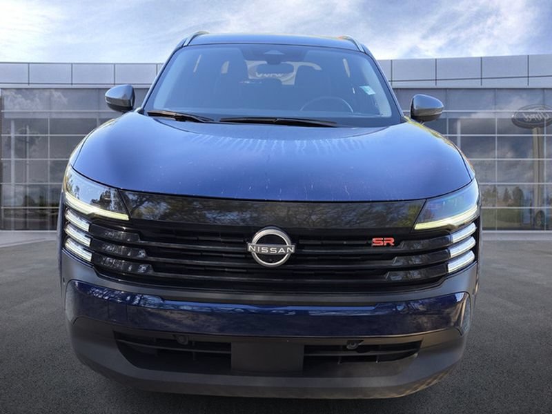 Used 2025 Nissan Kicks SR FWD image 2