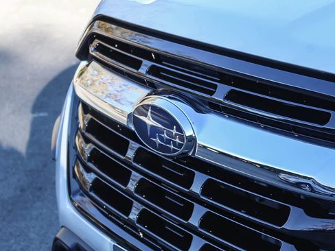 Used 2025 Subaru Ascent Premium image 9