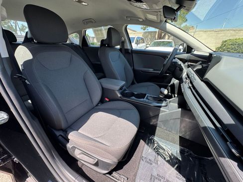 Used 2025 Kia K4 FWD image 36