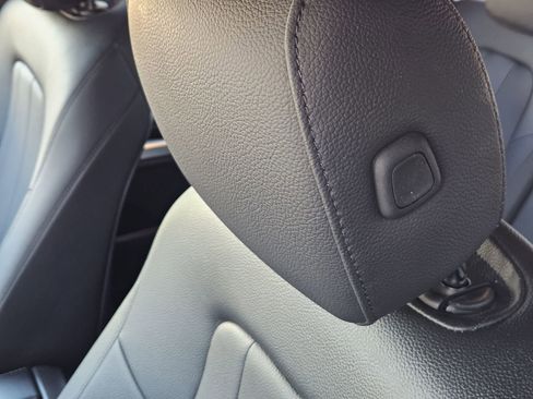 Used 2025 Mercedes-Benz GLB 250 4MATIC image 35