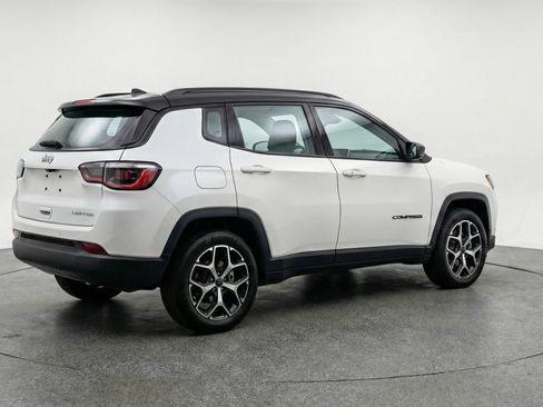 Used 2025 Jeep Compass Limited image 9